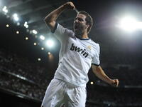 المهاجم الأرجنتيني غونزالو هيغواين (من ريفر بلايت إلى ريال مدريد) عام 2007 مقابل 12 مليون يورو.