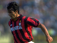 8- الجناح الإيطالي جيانلويجي لينتيني: كان أغلى لاعب في العالم عام 1992 حينما انتقل من تورينو إلى ميلان مقابل 13 مليون جنيه، قدم موسماً أولاً جيداً، إلا أنه فشل كلياً بعد تعرضه لحادث دخل في غيبوبة إثره ليومين، تم بيعه لأتالانتا عام 1996 بعدما سجل 16 هدفاً فقط مع ميلان.