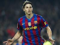 10- المهاجم السويدي زلاتان إبراهيموفيتش: من إنتر إلى برشلونة مقابل 69.5 مليون يورو عام 2009.