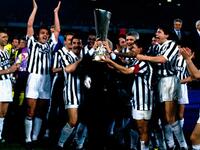 يوفنتوس الإيطالي: فاز باللقب 3 مرات أعوام 1977 و 1990 و 1993، وحل ثانياً عام 1995.