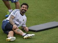 3- الأرجنتيني إيزيكييل لافيتزي (هايبي تشاينا فورتشن الصيني): 400 ألف جنيه استرليني أسبوعياً (21 مليون سنوياً).