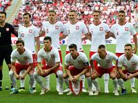 منتخب بولندا: فريق كان يتوقع منه الشيء الكثير، إلا أنه سقط بشكل مفاجىء دون أن ينجح هدافه روبرت ليفاندوفسكي في إنقاذه.