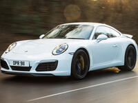 1- بورشيه 911 كاريرا (Porsche 911 Carrera)