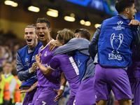 السداسية التاريخية: لم يسبق لريال مدريد أن فاز بالألقاب الستة الممكنة في موسم واحد، والآن أمام رونالدو ورفاقه فرصة استثنائية للظفر بالسداسية، التي كانت في المتناول موسم 2014-2015، لولا السقوط أمام أتلتيكو مدريد في كأس السوبر الإسباني.
