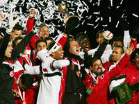 ساو باولو البرازيلي: وظفر باللقب مرة واحدة عام 2005.
