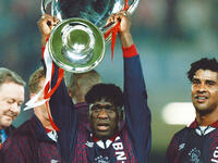 المركز الثامن: لاعب الوسط الهولندي كلارينس سيدورف بقميص أياكس امستردام عام 1995، حيث كان يبلغ 19 عاماً و7 أشهر حينها. 