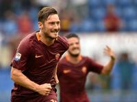 لاعب الوسط المهاجم الإيطالي فرانشيسكو توتي: لعب في صفوف روما لـ 24 عاماً حتى الآن.