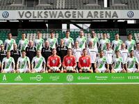 فولفسبورغ الألماني: عاد النادي للتألق مجدداً في البوندسليغا ليحتل المركز الخامس حتى الآن وتميز نجومه دييغو ريباس ولويز غوستافو وكريستيان تراش وكو جا تشيول.