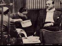 مقلبها بالملحن محمد القصبجي: تدبرت موعدًا للقصبجي مع منتج في أحد المطاعم، وحين دخل صاح عليه صديق قديم ليأكل معه، فخرج هذا الصديق ولم يعد، واضطر القصبجي أن يدفع حسابهما، وهو في أشد حالات الغيظ ناداه الجرسون لمكالمة هاتفية، فكانت أم كلثوم وقالت: "اتعشيت كويس يا قصب؟".
