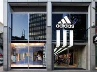 أديداس: "آدي" و "داس" هي اختصار حروف مؤسسها أدولف داسلير "Adolf Dassler"
