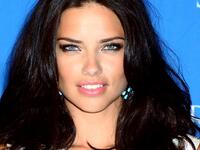 ادريانا ليما: تعد السمراء البرازيلية، جاءت في المرتبة الثامنة واحدة من أشهر عارضات الأزياء في العالم، وهي من أهم النساء في العالم، وثاني أعلى عارضة أجرا مع أرباح 9000000 دولار، وفقا لمجلة فوربس.