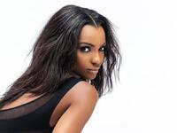 أجباني داريجو:
النيجيرية التي تعد أول امرأة سمراء البشرة تفوز بلقب ملكة جمال العالم في 2001، من الفقر والمعاناة شقت طريقها نحو عالم الجمال.