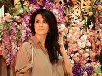 ووصل عدد كبير من أبرز نجوم الفن والثقافة والرياضة من روسيا وخارجها، إلى العاصمة غروزني على متن طائرات خاصة، فضلًا عن الطائرات التي أرسلتها الجهة المضيفة لنقل المدعوين من العاصمة موسكو.
