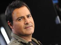 بعد انضمامه مجددًا إلى شركة "روتانا" ينوي الفنان عاصي الحلاني طرح ألبوم جديد في العام الجديد، استبقه بطرح أغنية "قولوا الله".