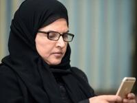 عزيزة اليوسف: أستاذة جامعية متقاعدة متخصصة في نظم المعلومات في جامعة الملك سعود، من أوائل الناشطات المطالبات بحق المرأة في قيادة السيارة، كما قادت حملة لرفع وصاية الرجل على المرأة عبر التماسٍ رفعته للعاهل السعودي حمل أكثر من 14700 توقيعًا.