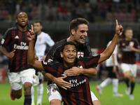 3- ميلان: سعى الروسونيري لاستعاد أمجاده بتخصيص 60.9 مليون جنيه استرليني استخدمت لضم المهاجمين كارلوس باكا ولويس أدريانو، والمعار ماريو بالوتيلي، والمدافع أليسيو رومانيولي ولاعب الوسط أندريا بيرتولاتشي.