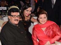 تقول الممثلة المصرية دلال عبدالعزيز في الكوميدي سمير غانم: "عليه شوية حركات يخلي أي بنت تحبه، وكان يجيبلي الفل واحنا مروحين من المسرح ويقعد يتنحنحلي".
