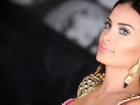 "دومنيك حوراني"
اعترفت خلال مقابلة تلفزيونية أنها تعرضت للضرب من قبل زوجها، فيما انتقدت القوانين اللبنانية في ما يخصّ حقوق المرأة.