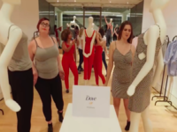 "تحدي المانيكان" Mannequin Challenge هو تحدي انتشر على مواقع التواصل الإجتماعي كفيديو فيروسي، يكون بتصوير أشخاص يتجمدون خلال التصوير للإيحاء وكأن الشخص تمثال أو مانيكان.