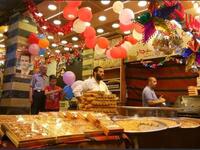 بالرغم من الاوضاع الأمنية الصعبة في سوريا إلا أن أسواق دمشق كانت مكتظة عشية عيد الفطر