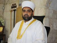 قال مدير المسجد الأقصى الشيخ عمر الكسواني، إن الشعب الفلسطيني ومرجعياته الدينية لن يقبلوا بالبوابات الإلكترونية التي نصبها الاحتلال على أبواب المسجد الأقصى، أو أية بدائل عنها كما أعلن تليفزيون الاحتلال