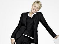 ألين دي جينيريس: ممثلة ومذيعة كوميدية، في بدايات عملها عانت بشدة من انتقادات إزاء برنامجها "إلين كيم أوت" ما أسقطها في هوة الاكتئاب، لكنها قررت أن تقف على قدميها وتستوعب الانتقادات الحادة وتعيد اكتشاف نفسها من جديد.
