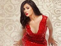 غادة عبد الرازق: كان رجل الأعمال السعودي عادل قزاز الزوج الأول للفنانة غادة عبد الرازق بعمر 17، ووالد ابنتها الوحيدة "روتانا"، ويعد فارق العمر بينهما 29 عامًا.