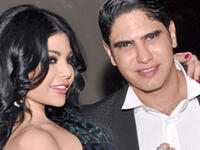 بعد أربع سنوات زواج انفصلت الفنانة اللبنانية هيفاء وهبي عن زوجها رجل الأعمال المصري أحمد أبو هشيمة والذي كان يصغرها بـ 10 سنوات.
