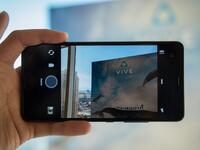 U Ultra : 
تعكس هذه التقنية مفهوم الذكاء الاصطناعي، من خلال اعتماده لألية التعلم الآلي من مستخدمه ليصبح قادرا على تقديم اقتراحات ذات طابع شخصي مع قدرته على التعرف على صوت مستخدمه، من خلال شاشة مزدوجة دون مقاطعة المستخدم أثناء استخدامه للشاشة الأساسية.