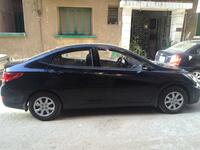 الأردن: هيونداي (أكسنت) هي الأولى في الأردن بلا منازع وهي ملكة أسواق السيارات هناك. سيارة صغيرة وعملية ولا تواجه أعطالا كثيرة. لكن لماذا ينتشر اللون الفضي لها أكثر من غيرها؟ سؤال يجيب عليه النشامى فقط.