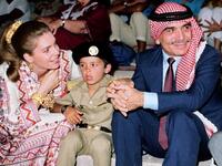 تزوج أربع مرات، إلا أنه لم يجمع بين زوجتين في وقت واحد، وقد أنجب من هذه الزيجات 11 ولدًا وبنتًا.