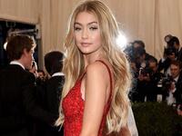 جيجي حديد (مواليد 23 أبريل 1995، في لوس انجلوس)، هي عارضة أزياء أمريكية وشخصية مشهورة في الولايات المتحدة والعالم. من أصول فلسطينية من طرف والدها الذي يُدعى محمد حديد.