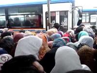 صدرت فتوى في المغرب بجواز الاحتكاك بين الجنسين في وسائل المواصلات العامة وازمتها الخانقة، وأن ذلك لا يفسد الصيام، مما سبب قلق حول كيفيه تحليل احتكاك الرجل بامرأة غريبة بشكل عام فكيف في رمضان!