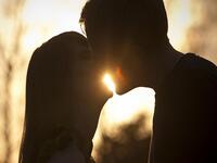 أعلنت عميدة سابقة في كلية الشريعة في مصر رفضها التام لفتاوي اجازة التقبيل في نهار رمضان، حيث كان هناك شبه اجماع بأن قبلة الزوجين في رمضان لا تفطر!