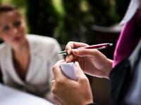 70% من العرب لا يستطيعون ذكر اسماء الوجبات في المطاعم، فيشيرون إلها من قائمة الطعام ويظهرون أنفسهم كالمستعجلين.