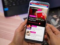 LG G6 : 
تعتزم الشركة الكورية الجنوبية المصنعة لهذا الهاتف محو الآثار السلبية، التي لاحقت النسخة الماضية من هذا الهاتف "LG G5"، فإن شاشة الهاتف الجديد تتمتع بدقة تبلغ 2000 ميجا بيكسل، كما أنه مقاوم للمياه والغبار، ومصاحب بكاميرا مزدوجة العدسة.