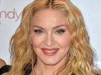 "مادونا"
تعرضت للضرب المبرح على يد زوجها السابق شين بين حتى أنها أبلغت عنه السلطات ورفعت قضية ضده.