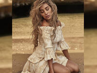 Maya appeared in the photos without putting any makeup