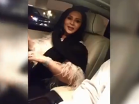 شاركت الفنانة الكويتية نوال، السعوديات يومهن التاريخي حيث قادت سيارتها في شوارع الرياض، بعد بدء تنفيذ القرار الملكي بالسماح للمرأة بالقيادة في المملكة، وقالت نوال في الفيديو: "والله يستاهلون، والله فرحانة لهم، هذا أبسط حقوقهم، الحمد لله."