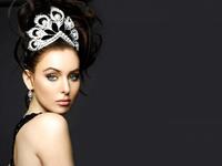 نتالي غلبوفا:
الروسية التي فازت باللقب لصالح كندا عام 2005، وصفت بأنها تملك سحرًا خاصًا، وعيونًا تمكنها من تنويم الناظر إليها مغناطيسيًا.