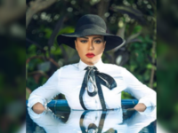 Rania did not appear wearing a swimsuit in the new photos