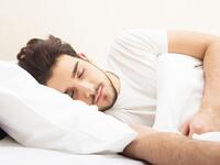 النوم: النوم الصحي، من النصائح الدائمة لبناء العضلات، والعكس صحيح، أي مشكلة في النوم تؤثر بشكل سلبي على بنائها.