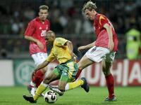 لاعب الوسط الجنوبي إفريقي بينيديكت فيلاكازي (157 سم - مواليد 1982): احترف في صفوف أورلاندو بايريتس وآلبورغ وماميلودي سنداونز ومبومالانغا بلاك آيسيز وبلاك ليباردز ومالانتي تشيفز ونوتواني وبوتسوانا ميت كوميشين.