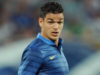 لاعب الوسط الفرنسي تونسي الأصل حاتم بن عرفة (نيس)