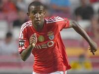 14- لاعب الوسط البرازيلي المهاجم تاليسكا (بنفيكا)