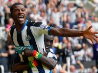 9- نيوكاسل يونايتد: أنفقت إدارته 42 مليون جنيه استرليني بعد الانتقادات اللاذعة التي تعرض لها الفريق الموسم الماضي بسبب تردي النتائج، علماً بأن الأمور لا تبشر بالخير حالياً إذ يقبع الماغبايز في المركز الثامن عشر.