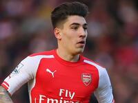 20- الظهير الإسباني هيكتور بيليرين (آرسنال)