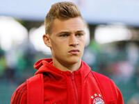 لاعب الوسط الألماني جوشوا كيميتش (بايرن ميونخ): يبلغ من العمر 20 عاماً، تم التعاقد معه من لايبتزيغ العام الماضي، بدأت مقارنته بباستيان شفاينشتايغر نظراً للتشابه الكبير بينهما في خط المنتصف، كما أنه يتميز بقدرته الكبيرة على مساندة خط الهجوم.