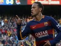 2- المهاجم البرازيلي نيمار (برشلونة): بتقييم 8.37، سجل 25 هدفاً وصنع 9 أحرى، إلا أنه ساهم في 94 فرصة، وبمجموع مراوغات وصل إلى 138.