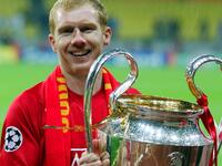 الإنجليزي بول سكولز: قد لا يعلم الكثيرون أن بداياته مع مانشستر يونايتد كانت في خط الهجوم، إلا أن انتقاله للعب في خط الوسط لم يحصل إلا عام 1997 عقب إصابة زميله حينها روي كين، ليصبح بعدها أحد أبرز لاعبي منتصف الملعب عبر التاريخ.